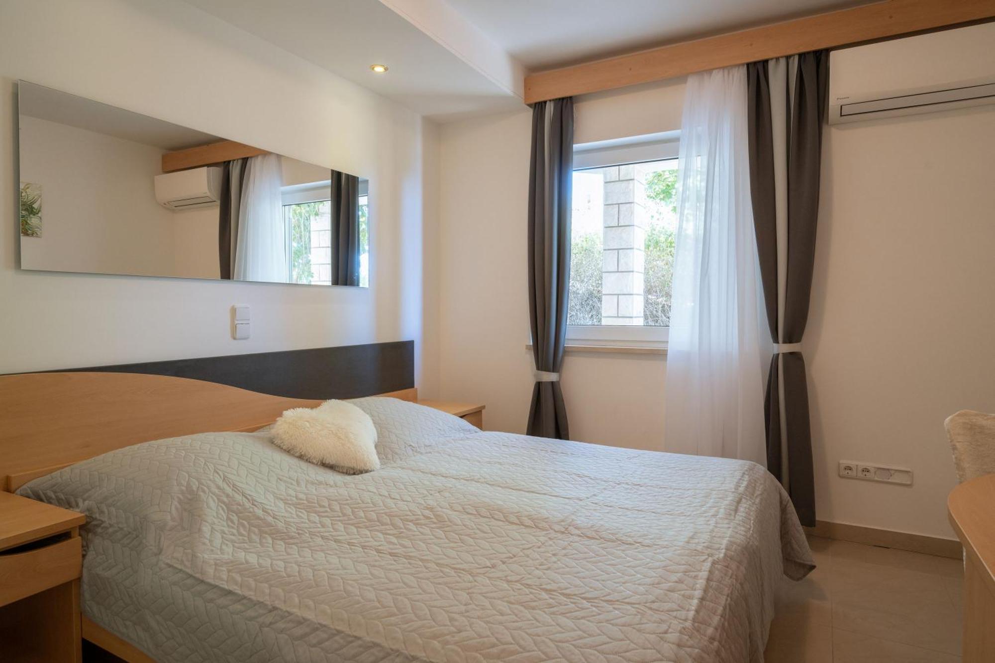 Apartmani Marelic - Sun Beach Zavalatica Exterior foto